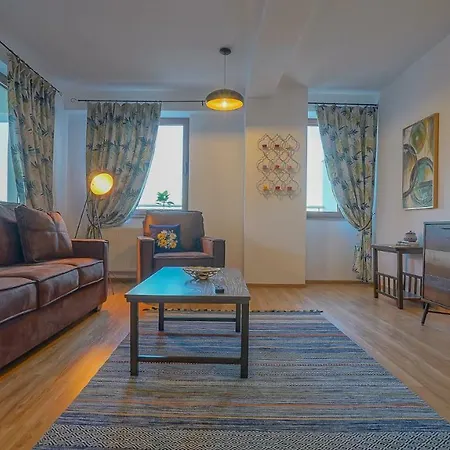 Luxury Accommodation/seasons Апартаменти *