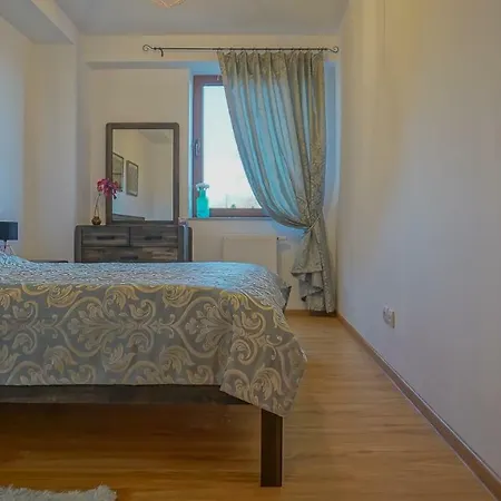 Апартаменти Luxury Accommodation/seasons *