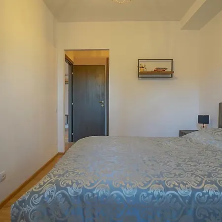 Luxury Accommodation/seasons *